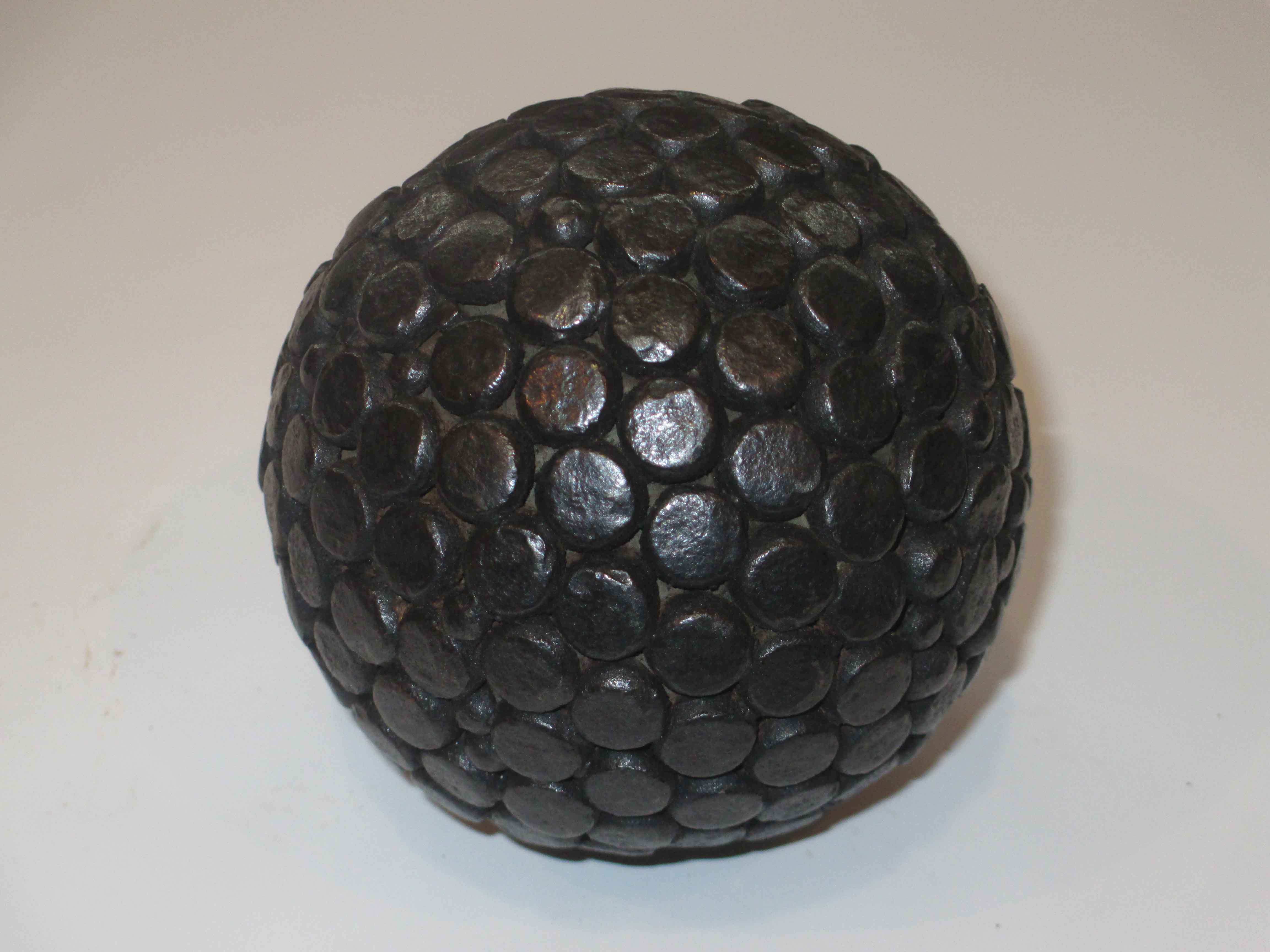 ANCIENNE BOULE EN Bois Cloutée Région Lyonnaise EUR 25,00 - FR